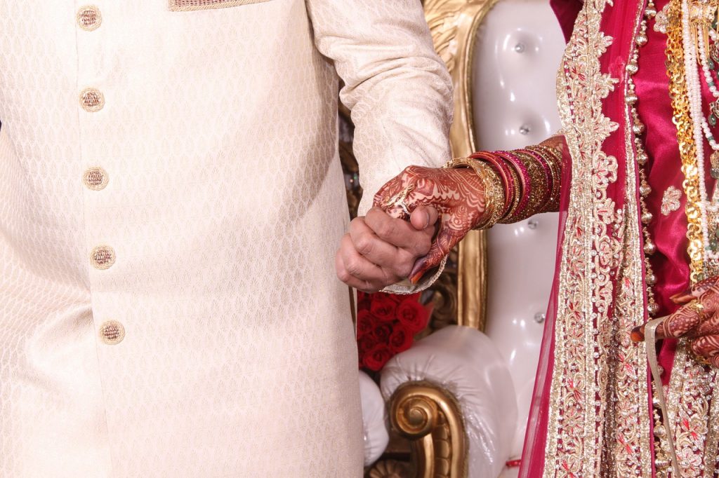 this image shows an Indian groom and Indian bride for an Indian wedding ceremony planning
